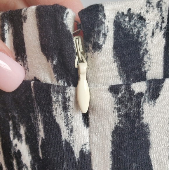 Ann Taylor Ivory & Black Abstract Splash Print Pencil Skirt Size 4 - Picture 4 of 6